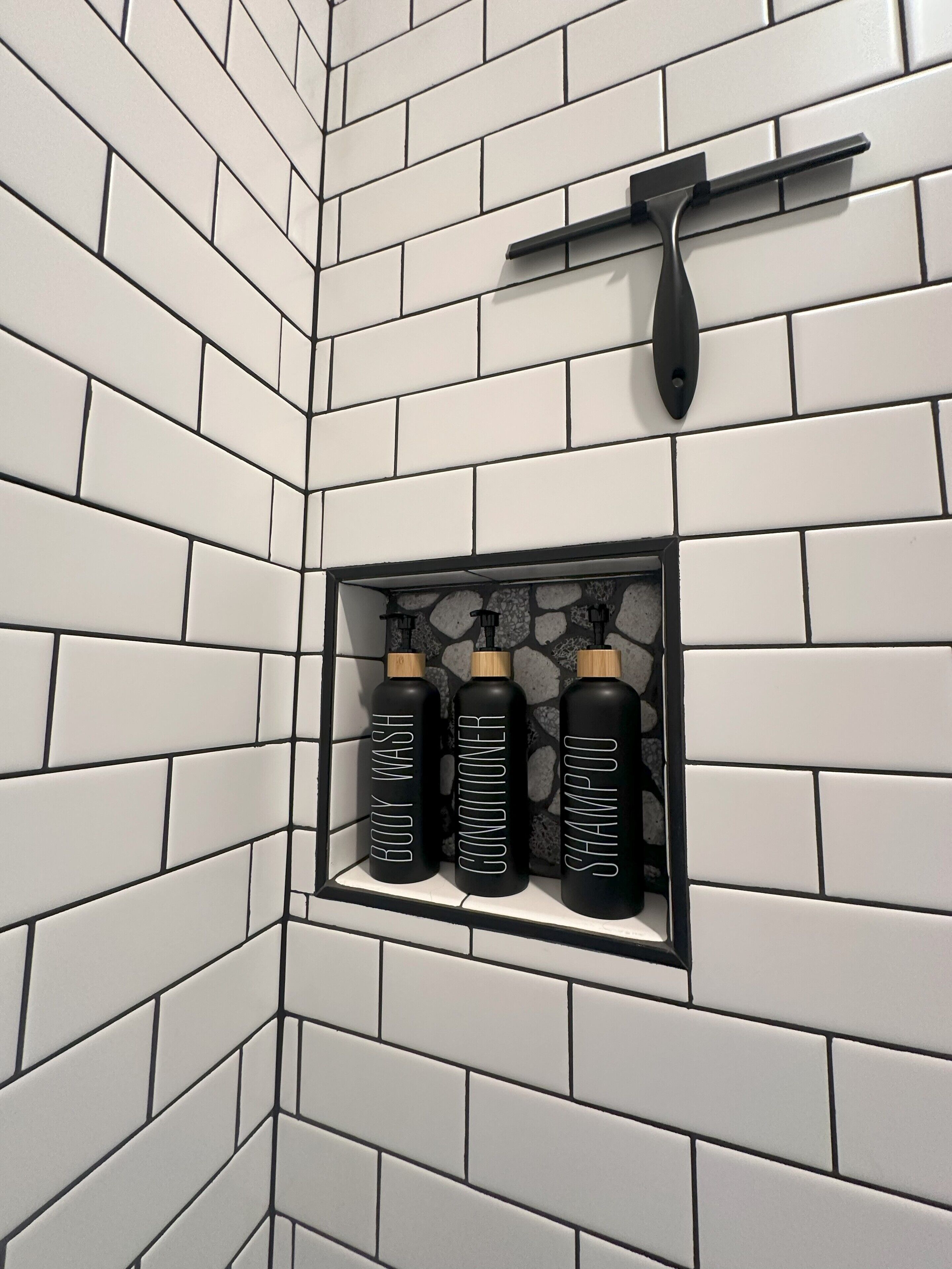 Articles de toilette écologiques, sèche-cheveux, serviettes fournies