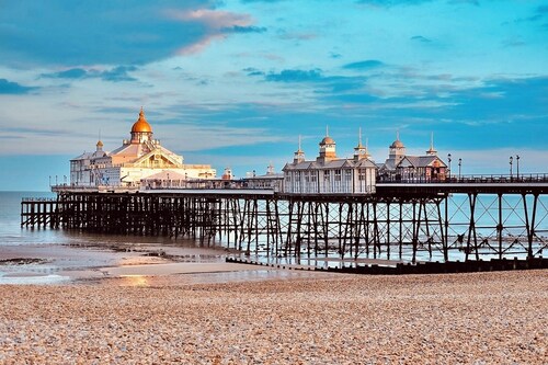 Beautiful old Cottage near the sea now booking for Winter