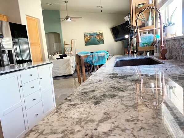 3 bedrooms, iron/ironing board, WiFi, bed sheets