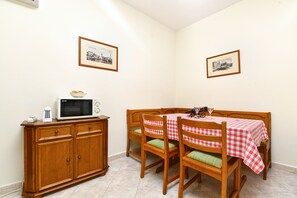 Appartement, 2 slaapkamers, terras | Dineerruimte
