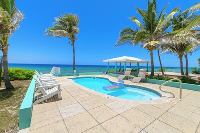 Beach House and Cottage with 2 Full Kitchens, Sleeps 16.