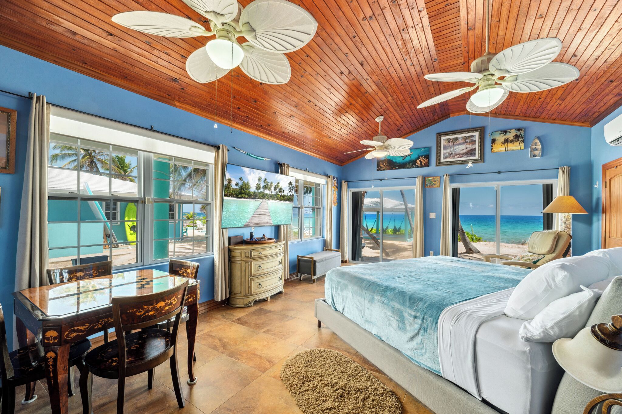 5 bedrooms, desk, iron/ironing board, travel cot