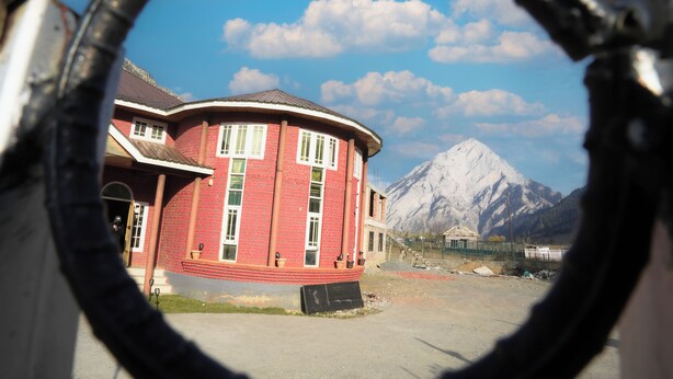 Unclassified image, 1 of 9, button - Wood Vibes (Bandipore)
