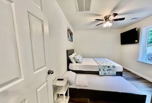 5 bedrooms, iron/ironing board, WiFi, bed sheets