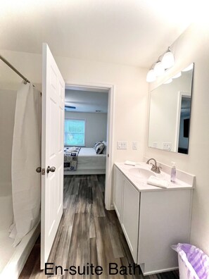 5 bedrooms, desk, iron/ironing board, free WiFi