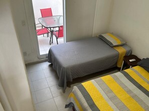 2 chambres, fer et planche à repasser, draps fournis