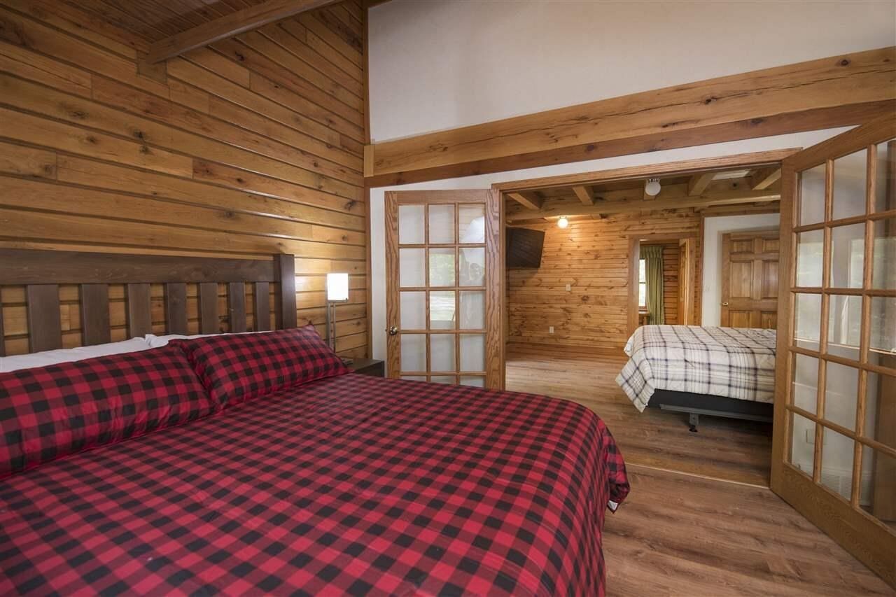 7 bedrooms, iron/ironing board, WiFi, bed sheets
