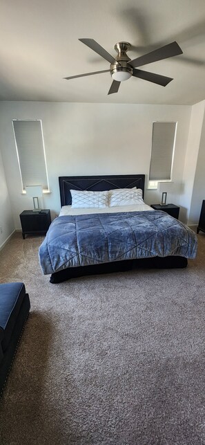 3 slaapkamers, een strijkplank/strijkijzer, wifi, beddengoed