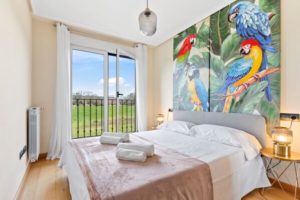 1 bedroom, bed sheets