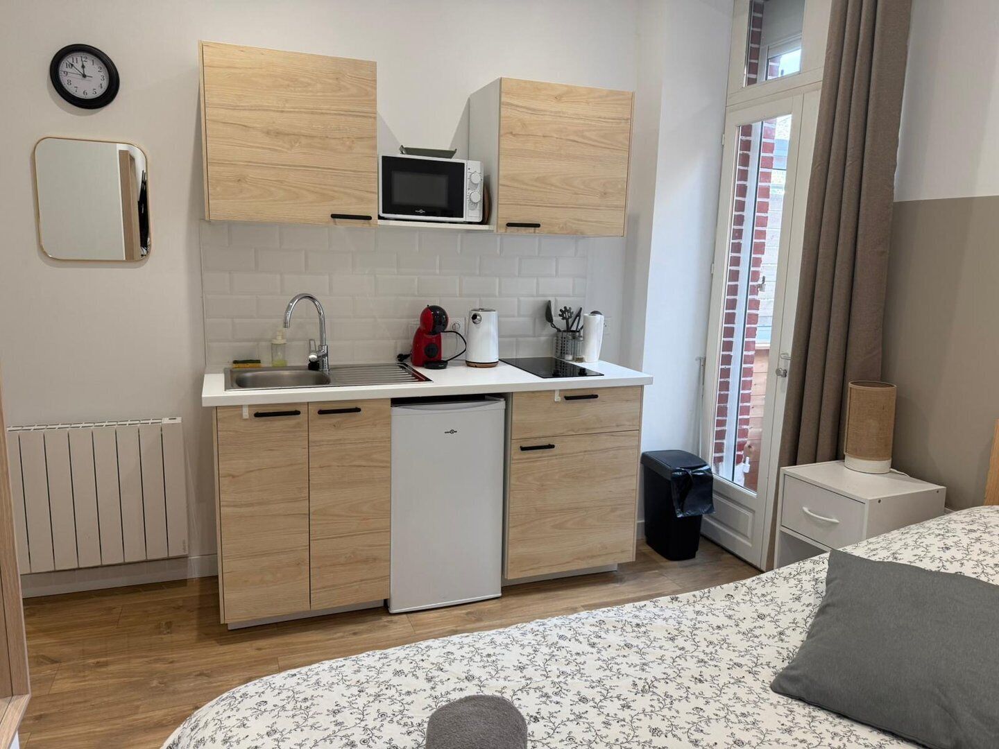 Desk, internet, bed sheets