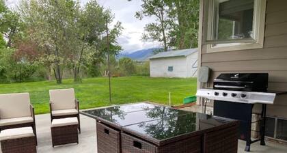 Charming 4-bedroom house on the creek in peaceful Sheridan