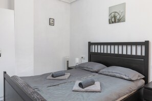 2 bedrooms, desk, travel cot, free WiFi