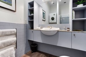 Hair dryer - Stunning 1-BR Viaduct Apt Princes Wharf (Auckland)