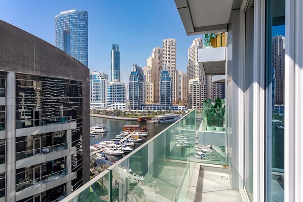 Premium Studio, Balcony, Canal View | Balcony