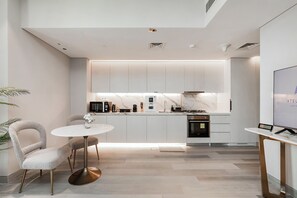 Premium Studio, Balcony, City View | Private kitchen | Espresso maker, electric kettle, toaster, freezer - Great Studio at Marina Star (Dubai)