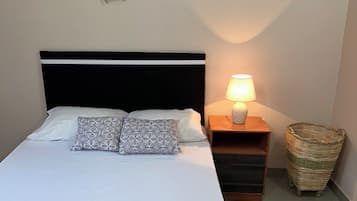 3 habitaciones, tabla de planchar con plancha, wifi y ropa de cama
