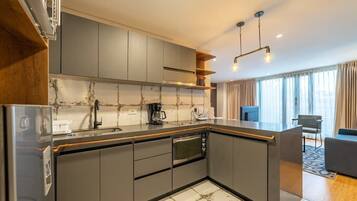 Fridge, microwave, oven, stovetop