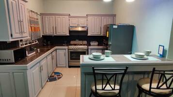 Standard Apartment, Mountain View | Private kitchen | Full-sized fridge, microwave, oven, cookware/dishes/utensils