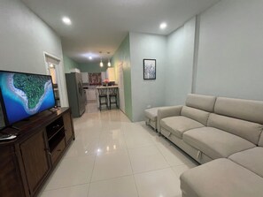 Superior Apartment, Courtyard View | Living area