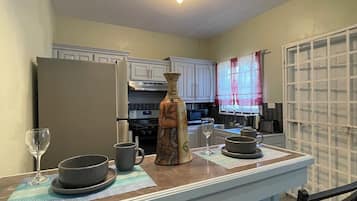 Standard Apartment, Mountain View | Private kitchen | Full-sized fridge, microwave, oven, cookware/dishes/utensils