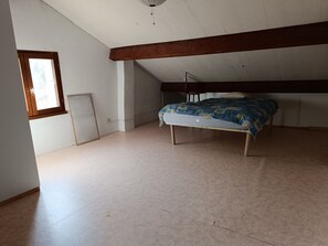 1 bedroom, WiFi, bed sheets - Homestay (Gières)
