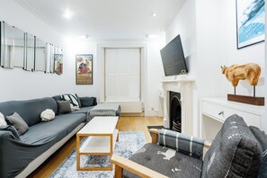 TV, fireplace