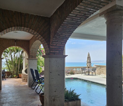 Cozy condo with AC and WiFi in tranquil Bucerías