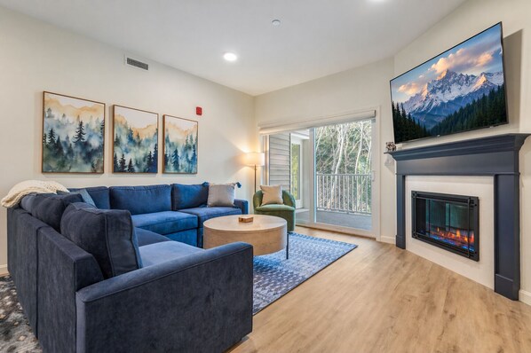 Smart TV, fireplace