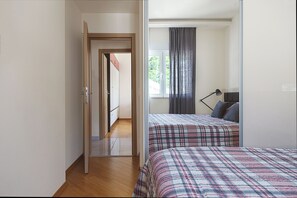 3 bedrooms, in-room safe, iron/ironing board, free WiFi