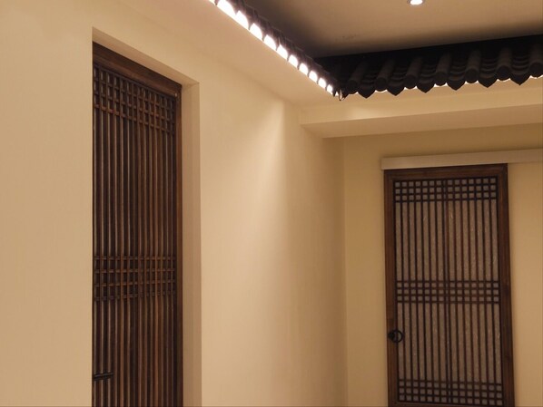 Living area - 82 Capsule Hotel (Seoul)