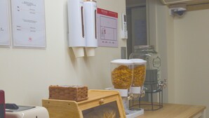 Free daily English breakfast - 82 Capsule Hotel (Seoul)