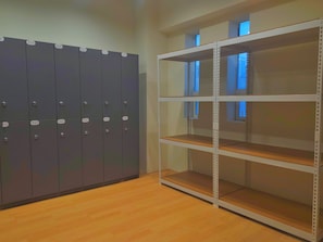 Lockers - 82 Capsule Hotel (Seoul)