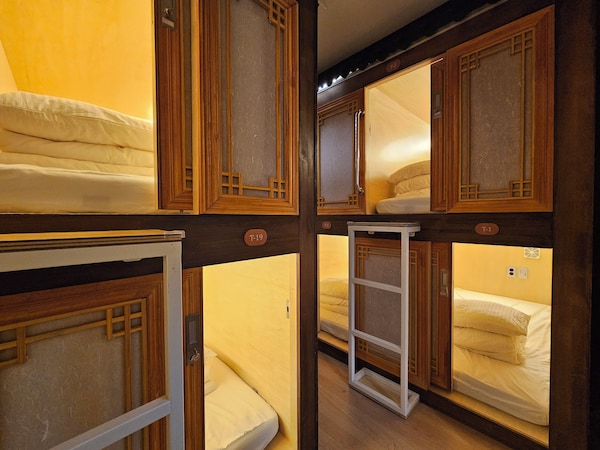 82 Capsule Hotel - Seoul