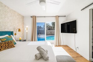 4 bedrooms, desk, free WiFi, bed sheets