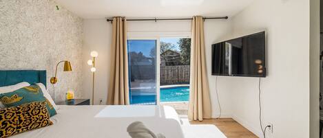 4 bedrooms, desk, free WiFi, bed sheets