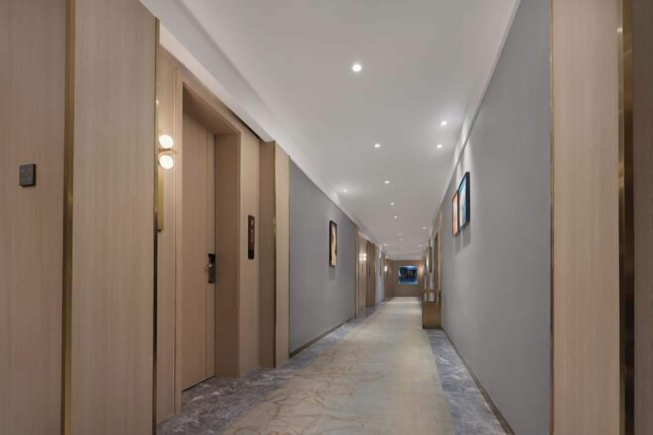 المنشأة من الداخل