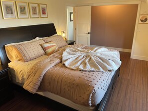 3 bedrooms, desk, iron/ironing board, free WiFi