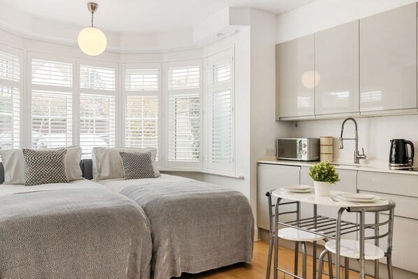 1 bedroom, iron/ironing board, internet, bed sheets