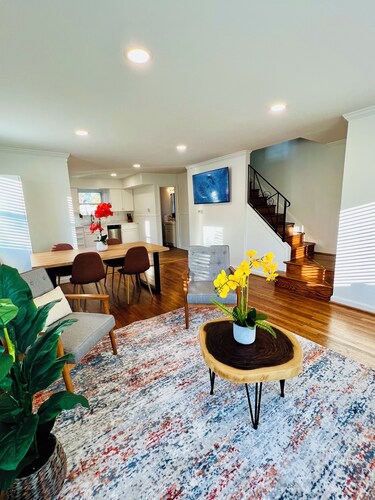 Charming Newly renovated LuxHouse 3BR 1.5BA Backyard PetFriendly Great Location