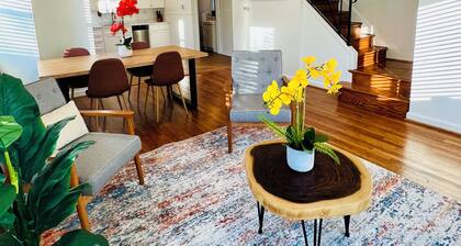 Charming Newly renovated LuxHouse 3BR 1.5BA Backyard PetFriendly Great Location