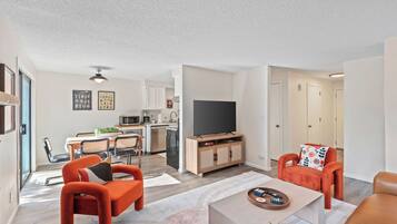 Smart TV, fireplace