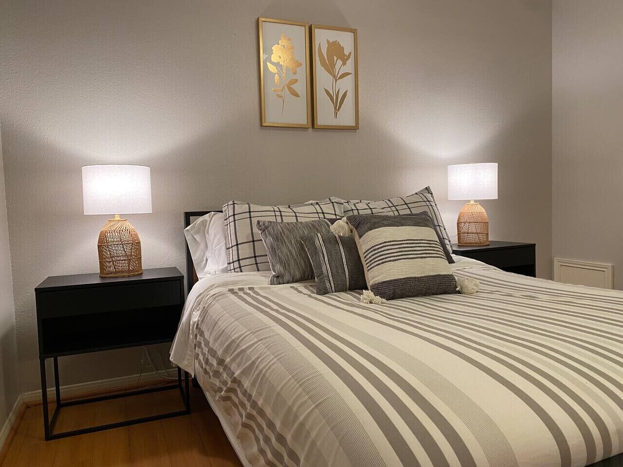 2 camere, una scrivania, ferro/asse da stiro, culla da viaggio