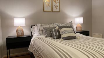 2 camere, una scrivania, ferro/asse da stiro, culla da viaggio