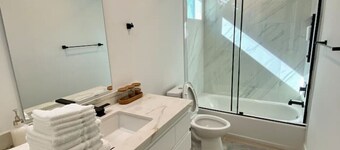 Secure Cozy Tiny Home Central Houston