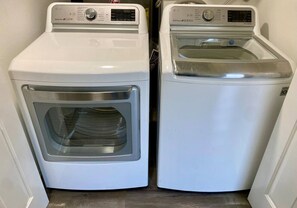 Interior - 3-BR Cheerful Townhouse Long-Term for Families (Houston)