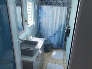 Suihku, pyyhkeet, vessapaperi