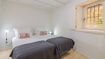1 bedroom, iron/ironing board