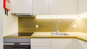 Apartment | Private kitchen - 1-bedroom Apartment in Porto's Heart (Porto)