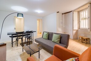 Apartment | Living area - 1-bedroom Apartment in Porto's Heart (Porto)