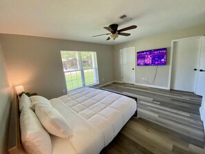 3 bedrooms, desk, iron/ironing board, travel crib
